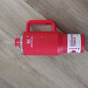 NEW Stanley Flowstate Quencher H2.0 Tumbler Valentines Heart Red 40oz